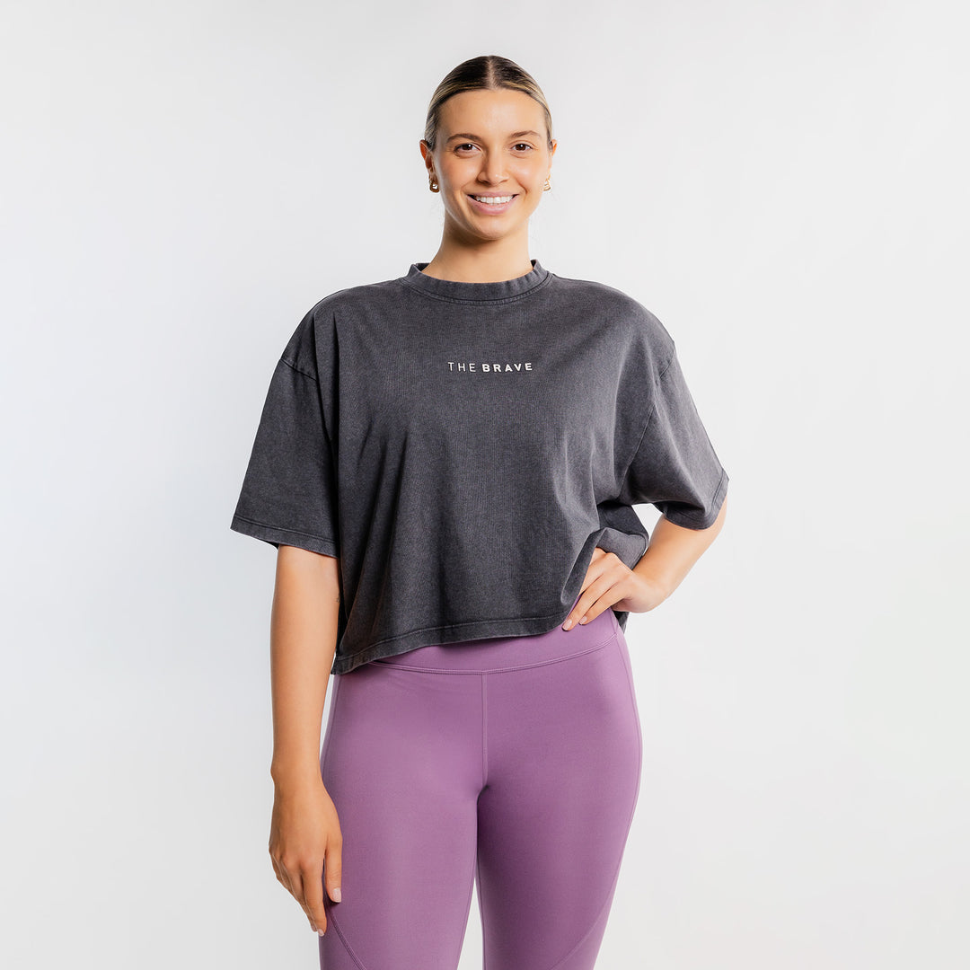 THE BRAVE - WOMEN'S LIFESTYLE OVERSIZED CROPPED T-SHIRT - BLACK ACID WASH