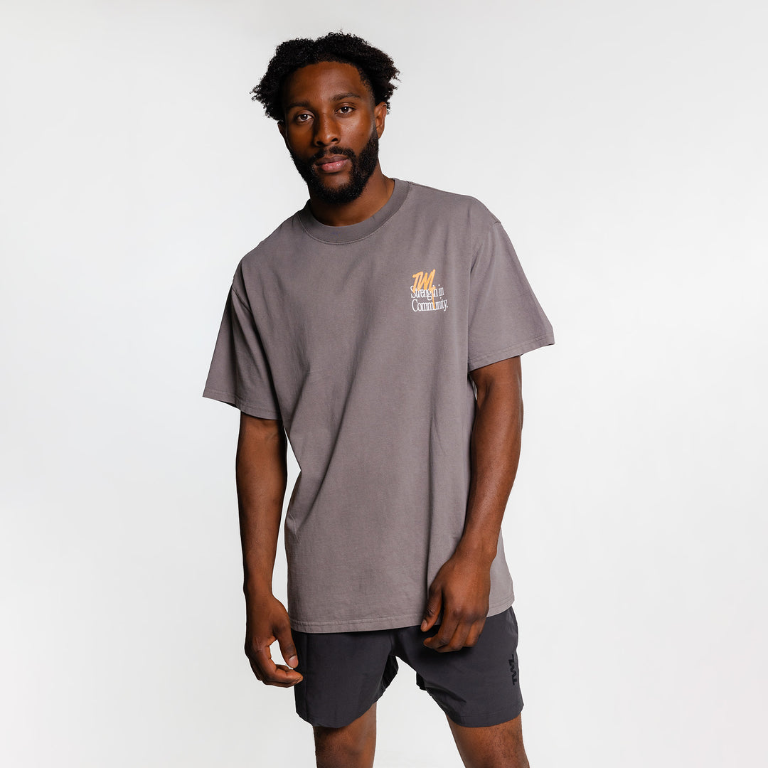 TWL - LIFESTYLE OVERSIZED T-SHIRT - STRENGTH IN COMMUNITY - FADED GREY/ORANGE