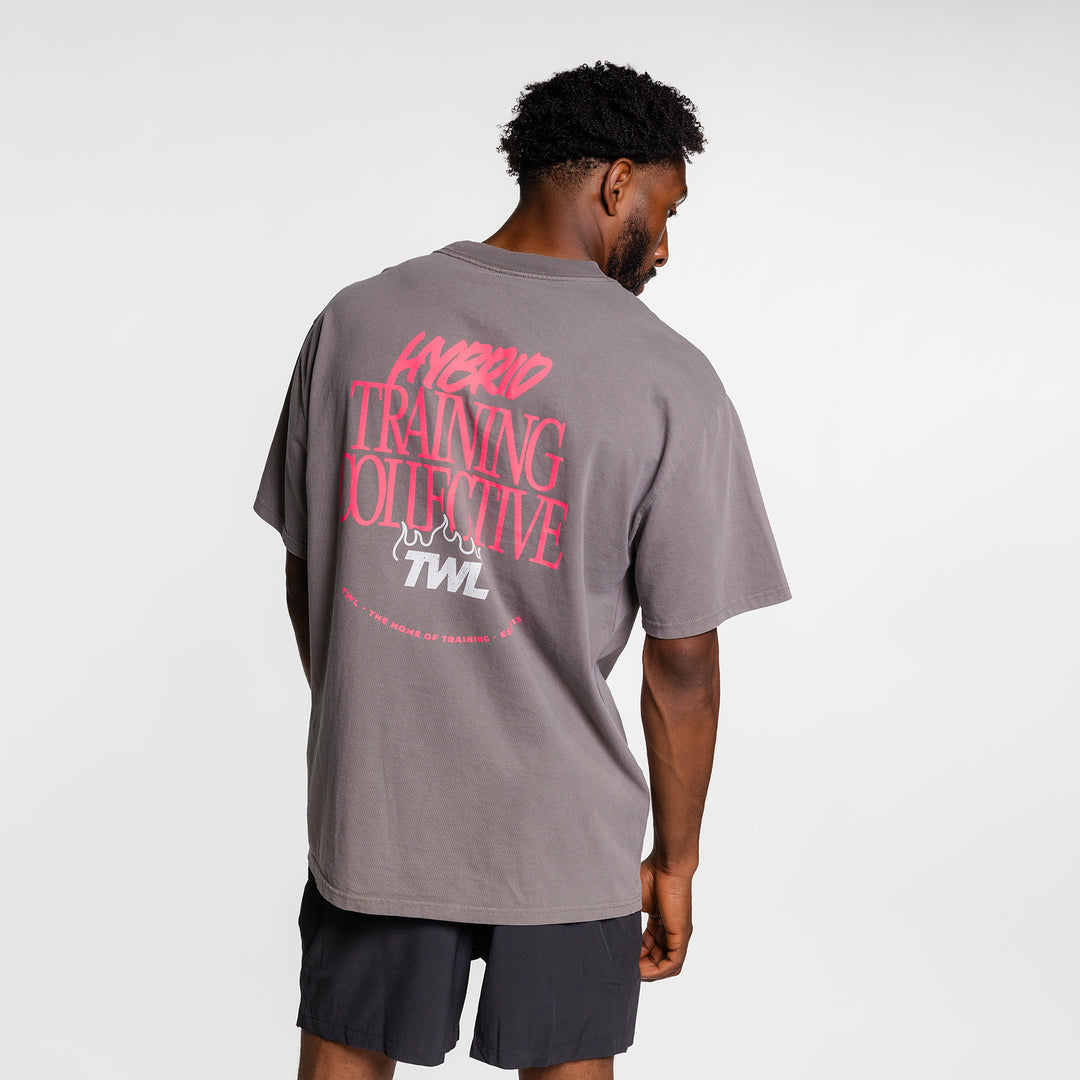 TWL - LIFESTYLE OVERSIZED T-SHIRT - TRAINING COLLECTIVE - FADED GREY/NEON PINK