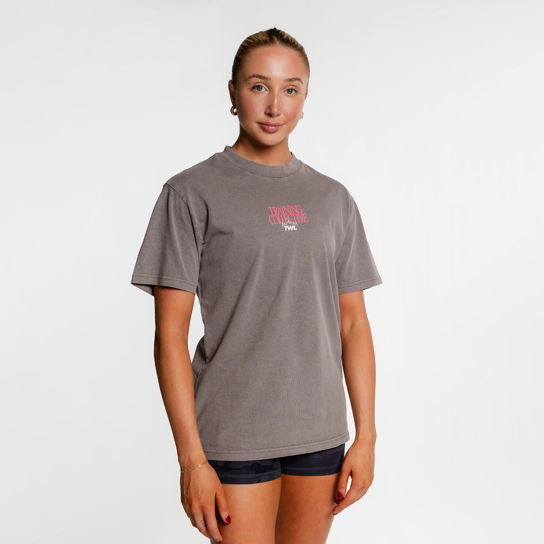 TWL - LIFESTYLE OVERSIZED T-SHIRT - TRAINING COLLECTIVE - FADED GREY/NEON PINK