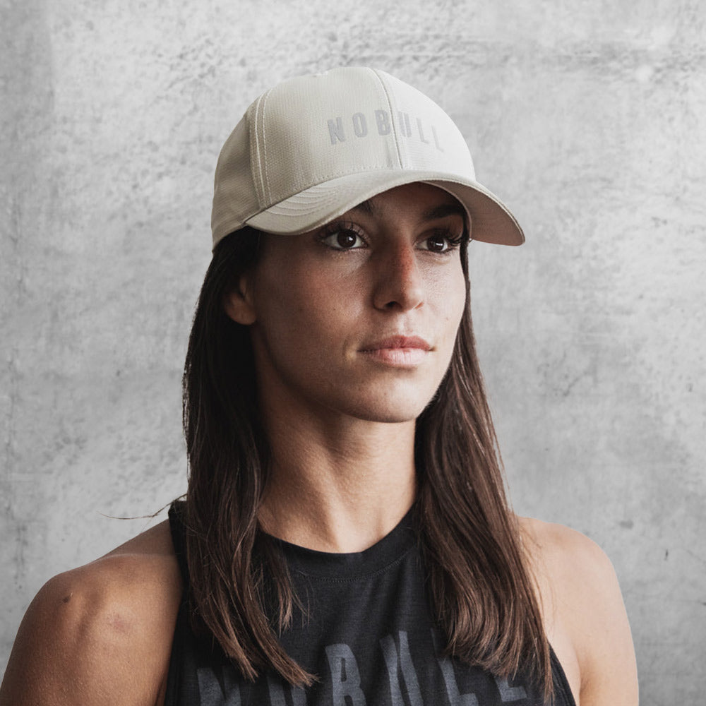 NOBULL - PERFORMANCE HAT - SAND