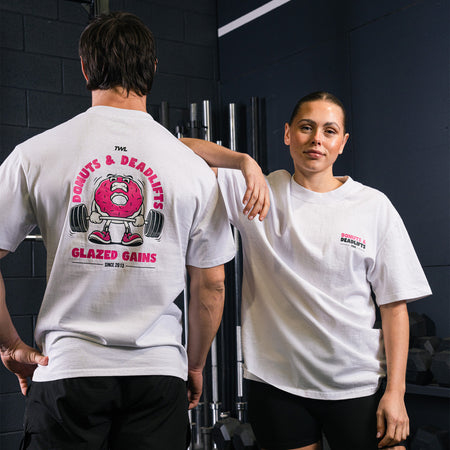 TWL - LIFESTYLE OVERSIZED T-SHIRT - DONUTS & DEADLIFTS - FADED WHITE
