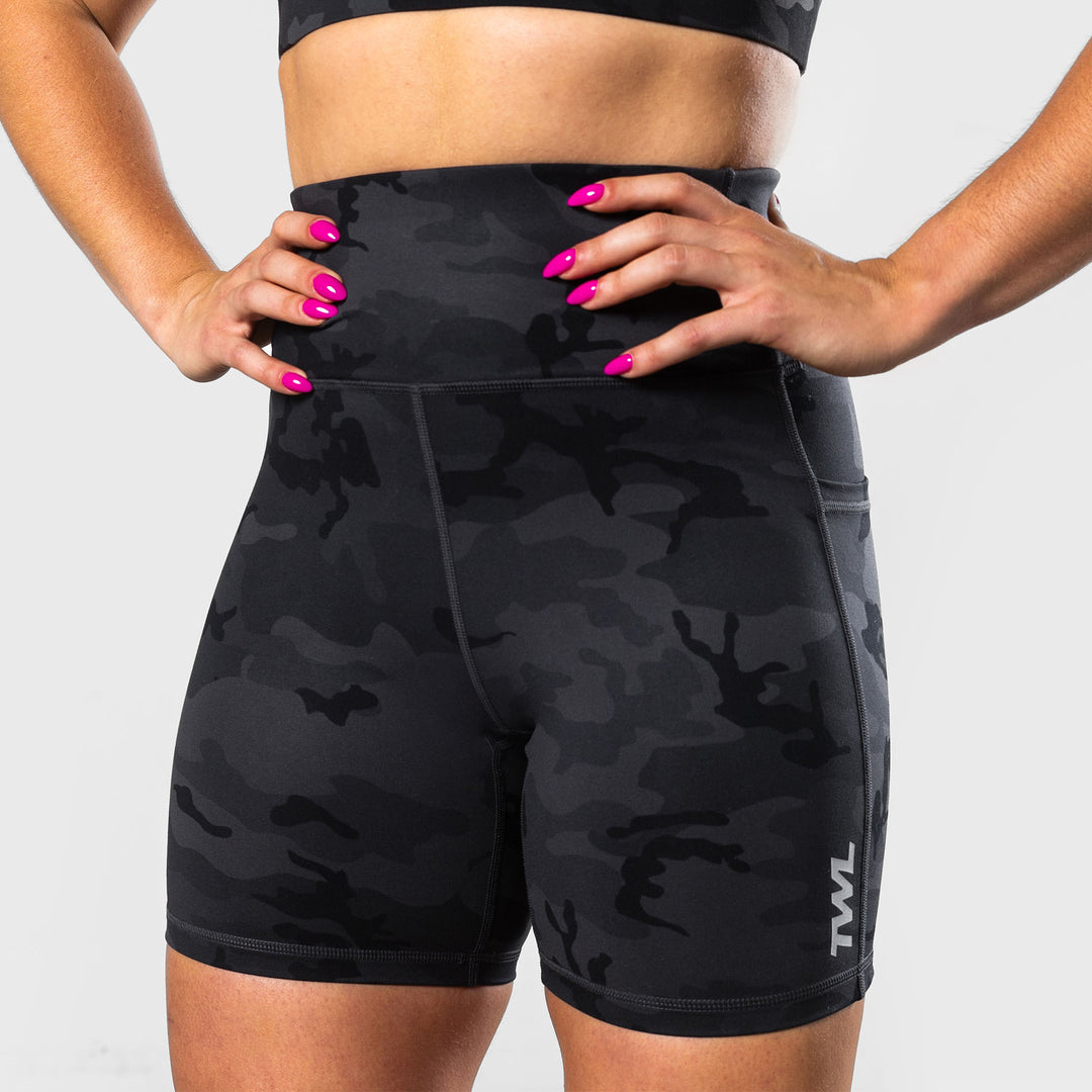 TWL - WOMEN'S ENERGY SHORTS MID LENGTH - BLACK CAMO