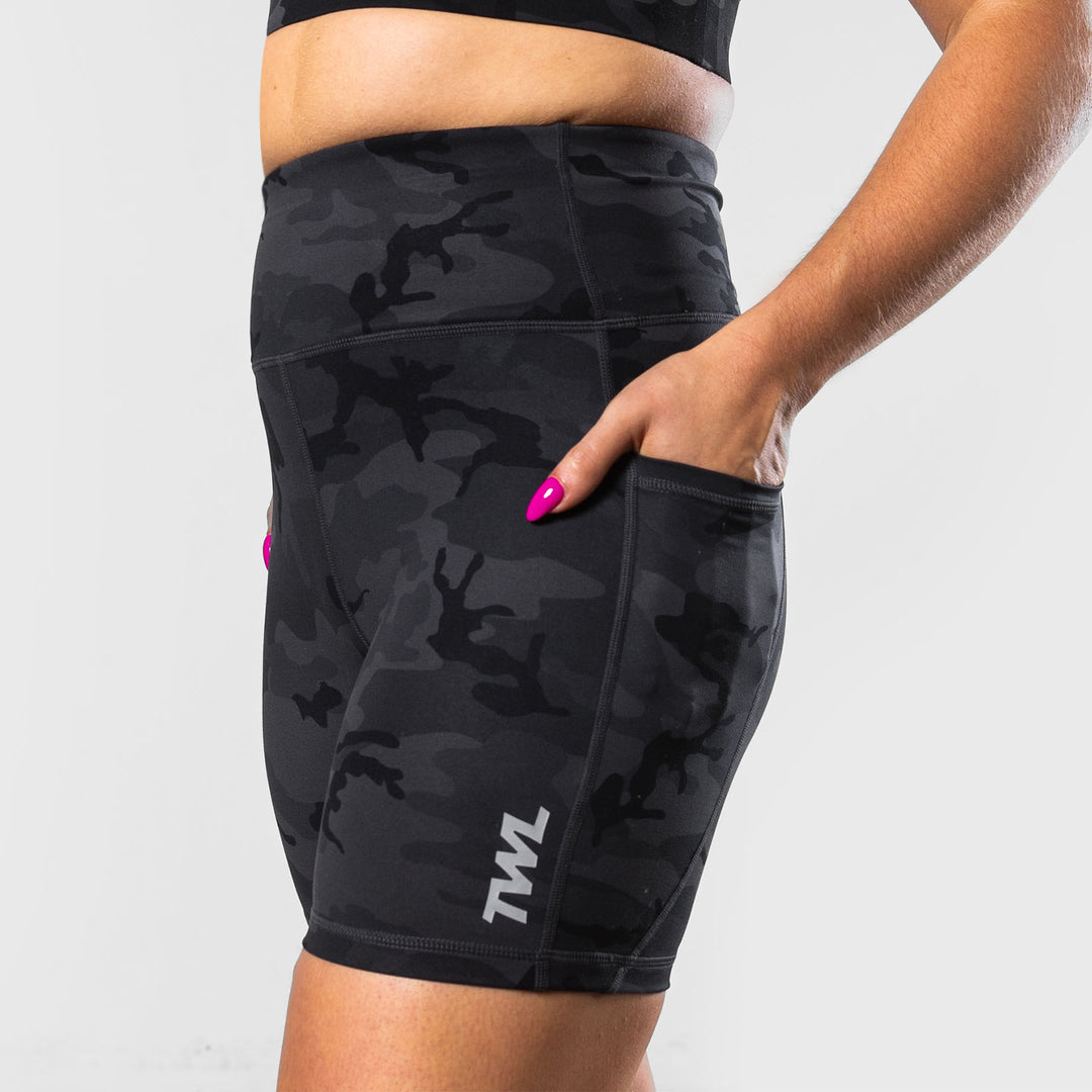 TWL - WOMEN'S ENERGY SHORTS MID LENGTH - BLACK CAMO