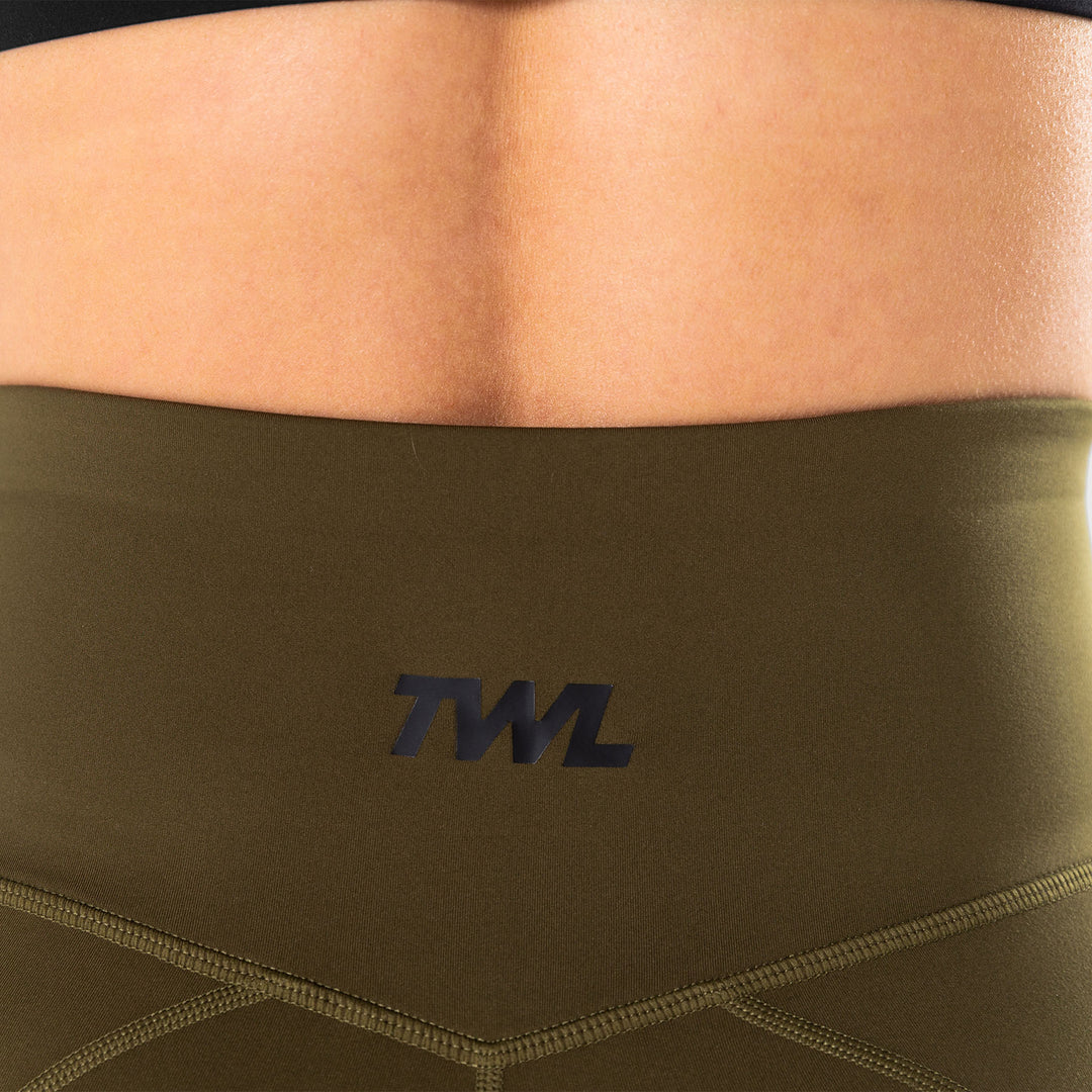 TWL - WOMEN'S ENERGY SHORTS MID LENGTH - UNIFORM GREEN